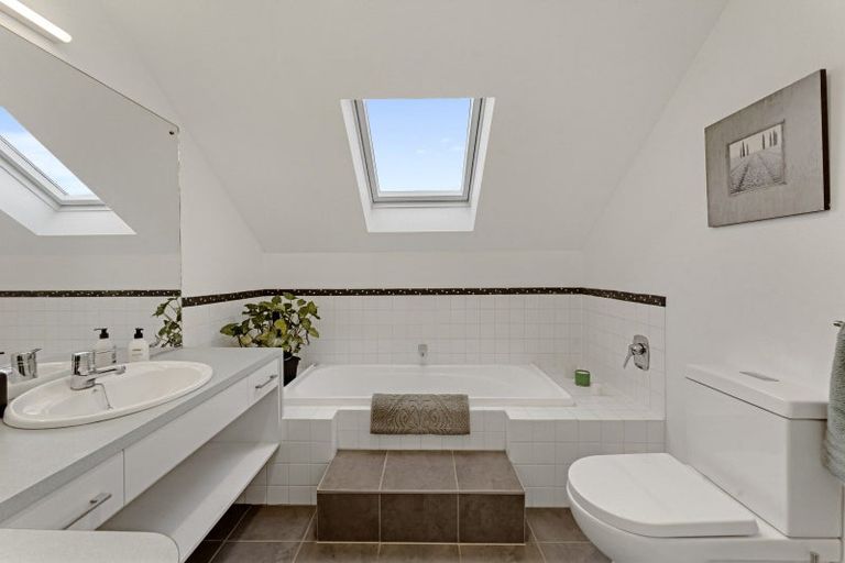 Photo of property in 1b Adrienne Place, Onehunga, Auckland, 1061