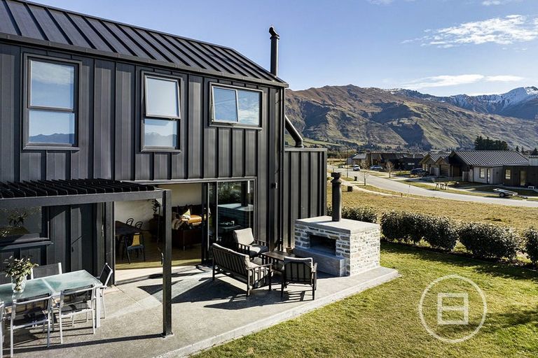 Photo of property in 21 Marjon Drive, Wanaka, 9305