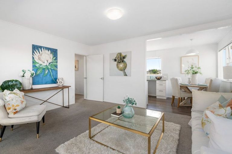 Photo of property in 18 Hatherlow Street, Glenfield, Auckland, 0629