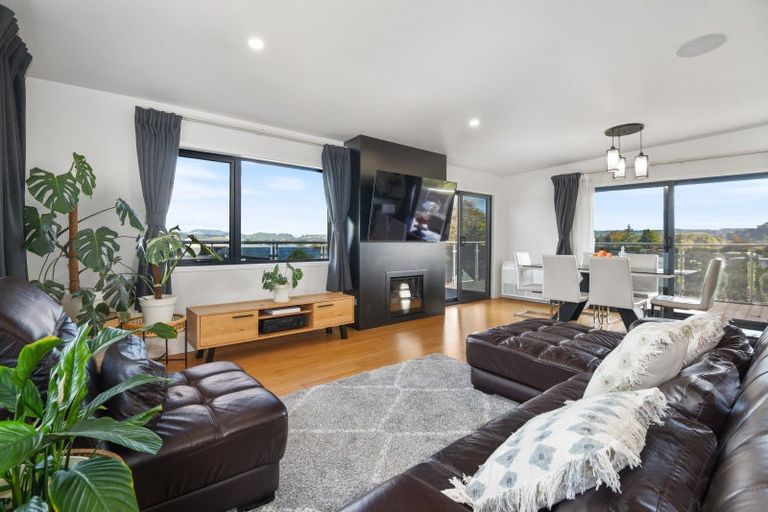 Photo of property in 2b Pah Road, Kawaha Point, Rotorua, 3010