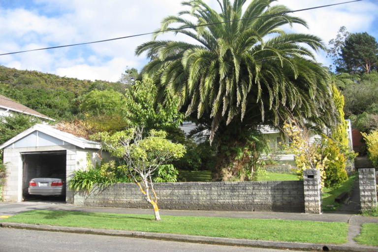 Photo of property in 16 Hill Grove, Naenae, Lower Hutt, 5011