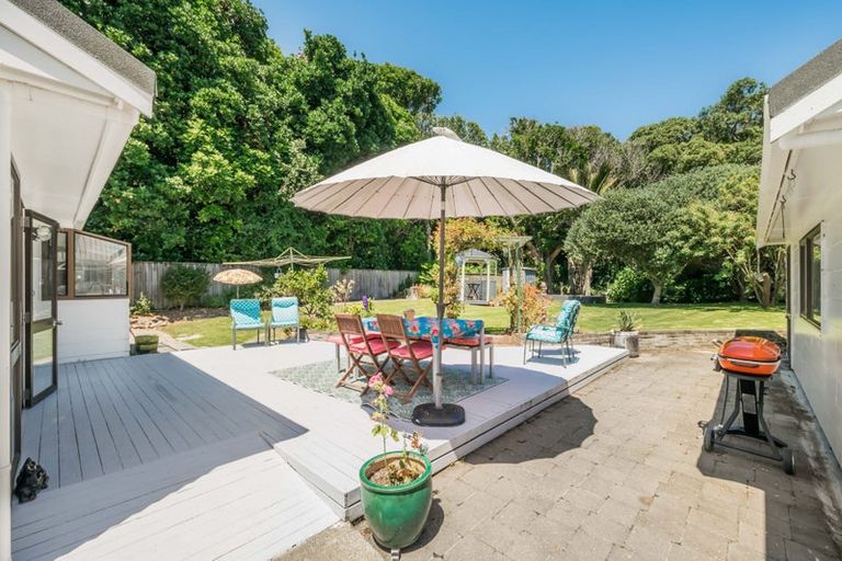 Photo of property in 81 Nimmo Avenue East, Waikanae, 5036