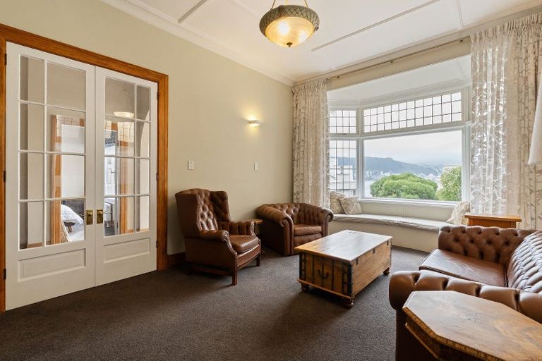 Photo of property in 210 Oriental Parade, Oriental Bay, Wellington, 6011