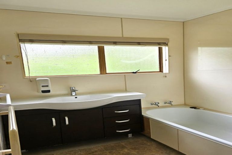 Photo of property in 2/94 John Downs Drive, Browns Bay, Auckland, 0630