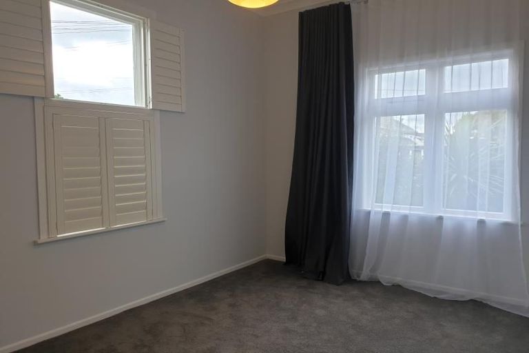 Photo of property in 40 Rua Street, Lyall Bay, Wellington, 6022