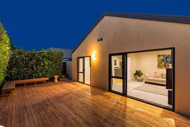 Photo of property in 17 Piriti Drive, Te Atatu Peninsula, Auckland, 0610