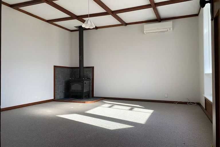 Photo of property in 16 Tawa Terrace, Tawa, Wellington, 5028