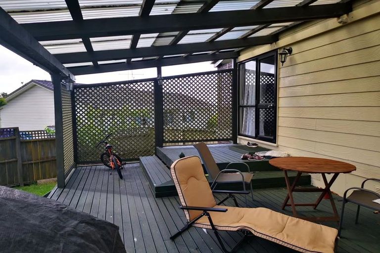 Photo of property in 17 Sevilla Place, Unsworth Heights, Auckland, 0632