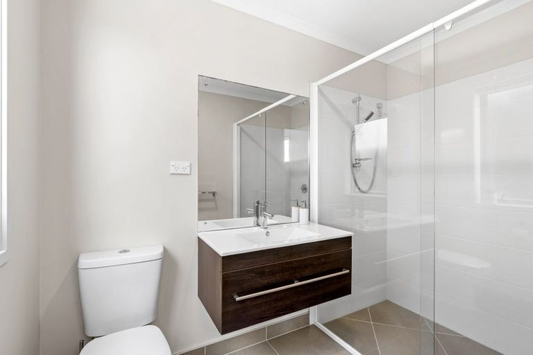 Photo of property in 16 Lagoon View, Gulf Harbour, Whangaparaoa, 0930