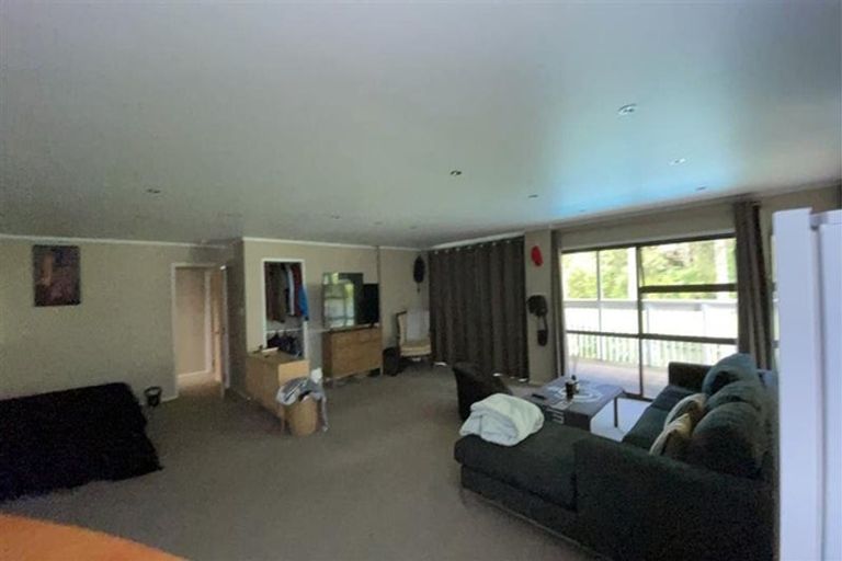 Photo of property in 10 Lowtherhurst Road, Massey, Auckland, 0614