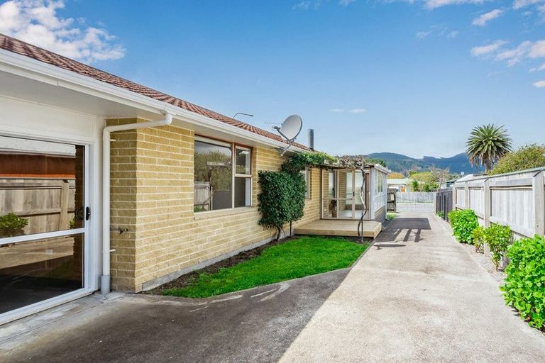 Photo of property in 25 Arawhata Road, Paraparaumu, 5032