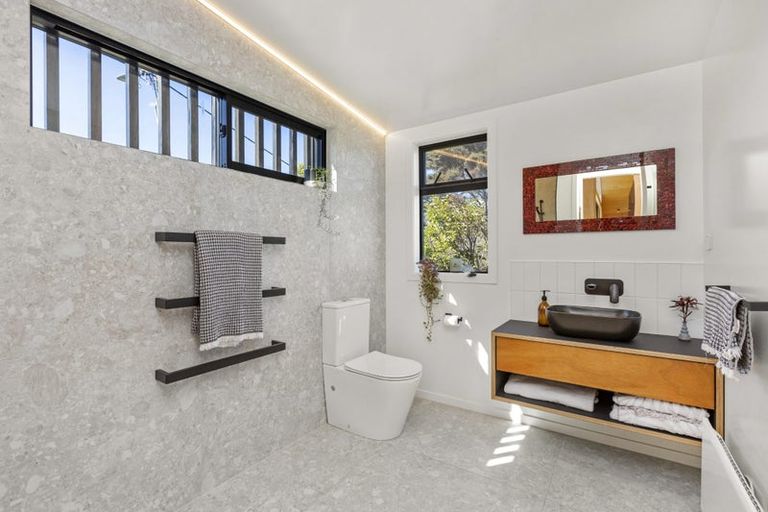 Photo of property in 21 Point Street, Raglan, 3225