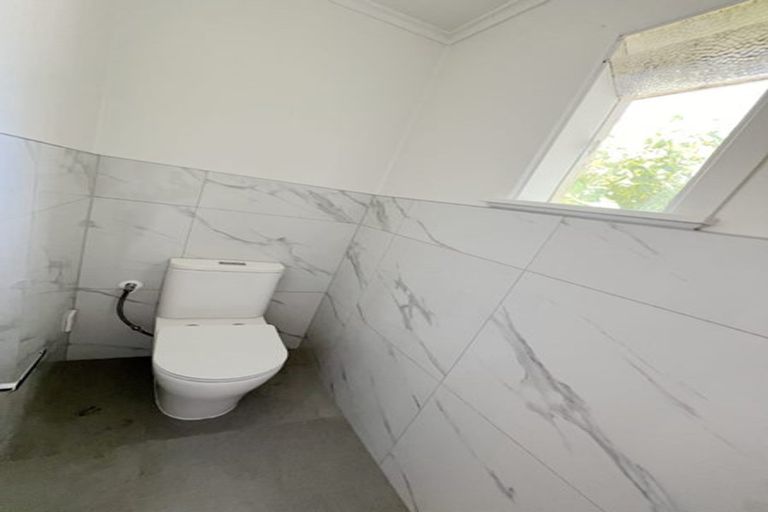 Photo of property in 34 Fairdene Avenue, Henderson, Auckland, 0610