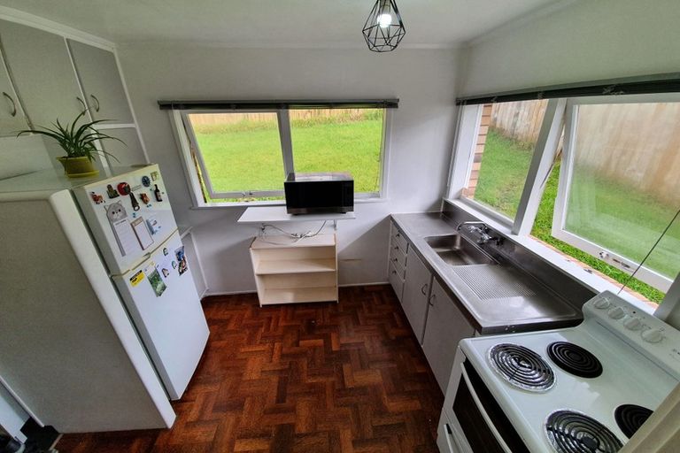 Photo of property in 2/10 Ayton Drive, Totara Vale, Auckland, 0629