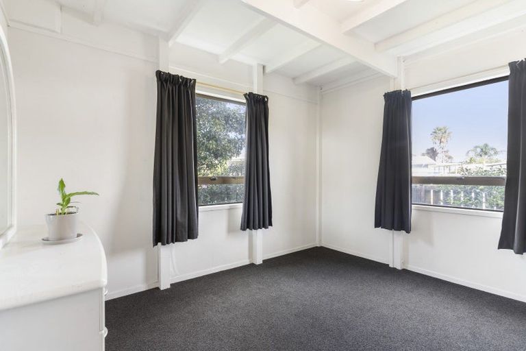 Photo of property in 100 Mayfair Avenue, Whangamata, 3620