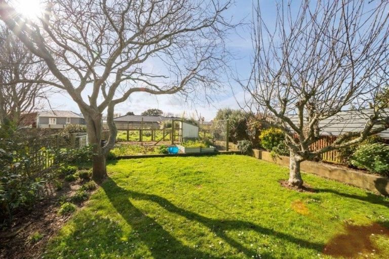 Photo of property in 28 Hunter Street, Hawera, 4610