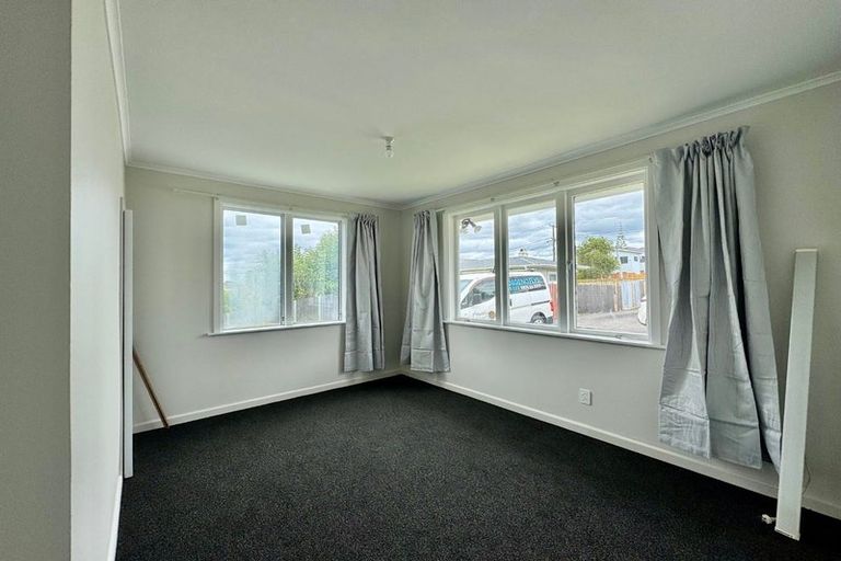 Photo of property in 15 Christmas Road, Manurewa, Auckland, 2102