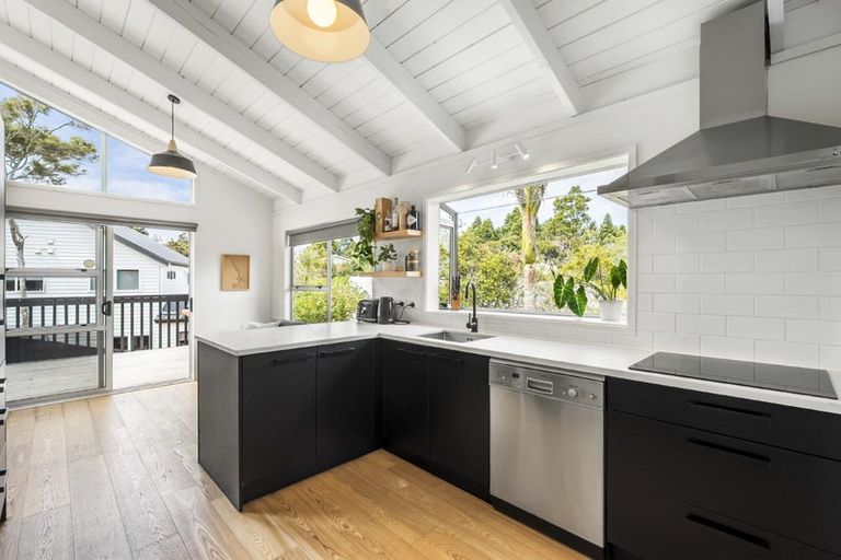 Photo of property in 2/31 Tui Glen Road, Birkenhead, Auckland, 0626