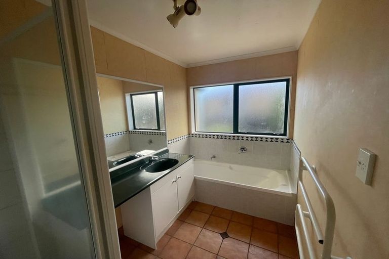 Photo of property in 1 Hansworth Place, Flat Bush, Auckland, 2019