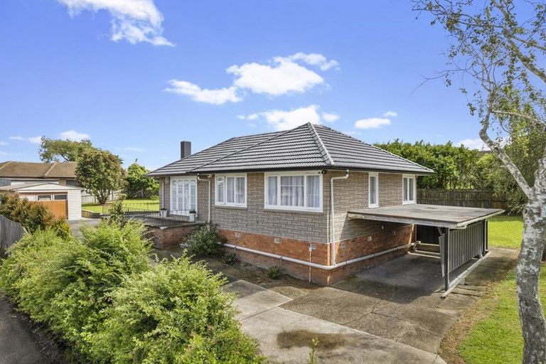 Photo of property in 25 Essex Street, Te Atatu South, Auckland, 0610