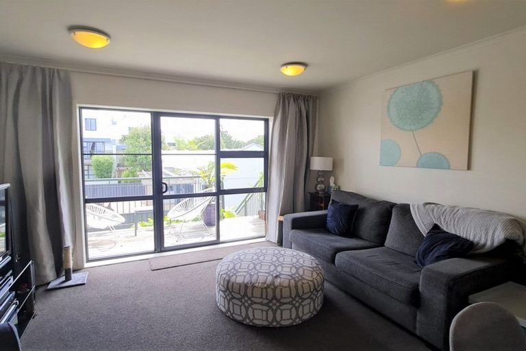 Photo of property in 2/5 Carolina Place, Albany, Auckland, 0632
