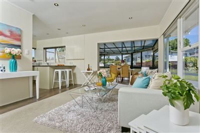 Photo of property in 1/14 Kapiti Place, Sunnynook, Auckland, 0620