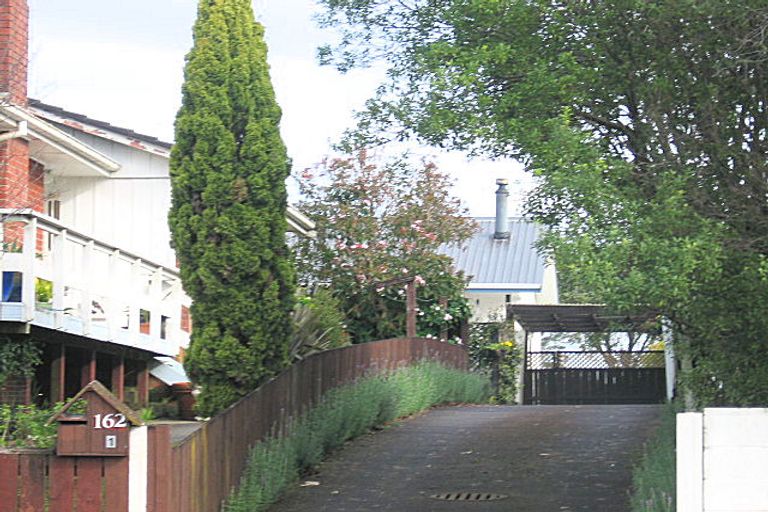 Photo of property in 162 Don Buck Road, Massey, Auckland, 0614