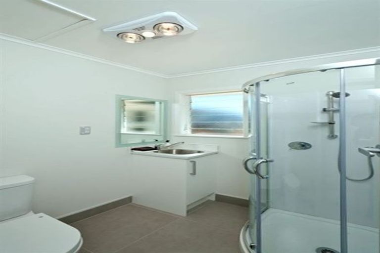 Photo of property in 16 Hauraki Crescent, Pinehill, Auckland, 0632