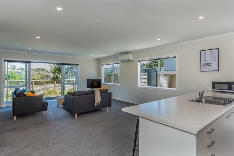 Photo of property in 20u2 Glanmire Road, Newlands, Wellington, 6037