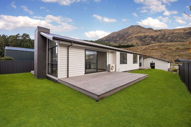 Photo of property in 35 Risinghurst Terrace, Lower Shotover, Queenstown, 9304