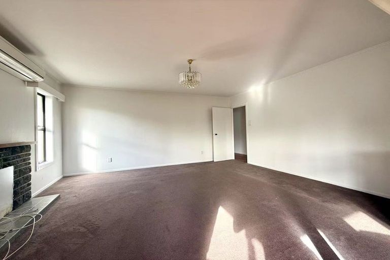 Photo of property in 6 Durham Street, Te Atatu Peninsula, Auckland, 0610