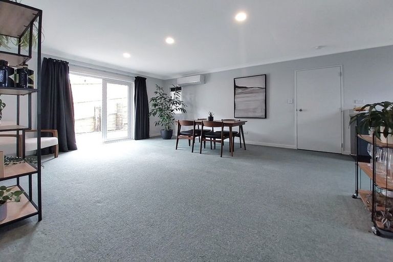Photo of property in 2/53 Verran Road, Birkenhead, Auckland, 0626