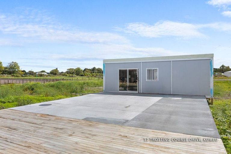 Photo of property in 15 Trotting Course Drive, Kumeu, 0891