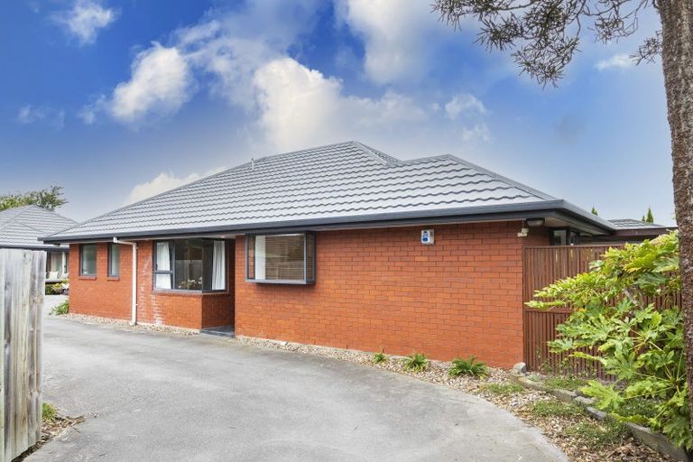 Photo of property in 129 Avonhead Road, Avonhead, Christchurch, 8042