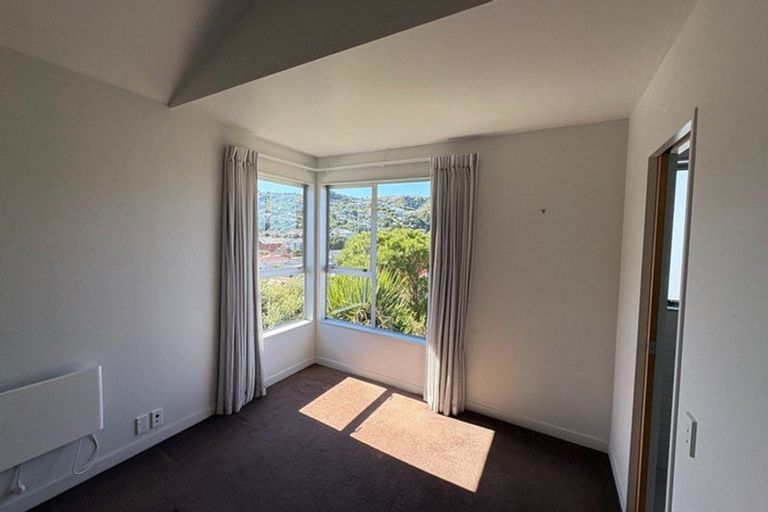 Photo of property in 10/3 Severn Street, Island Bay, Wellington, 6023