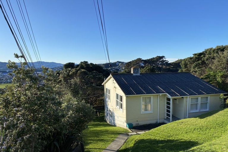 Photo of property in 100 Sidlaw Street, Strathmore Park, Wellington, 6022