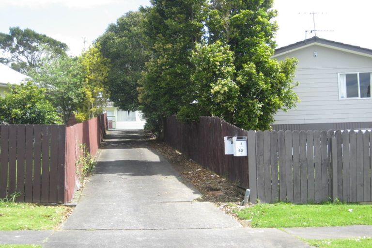 Photo of property in 2/42 Moncrieff Avenue, Clendon Park, Auckland, 2103