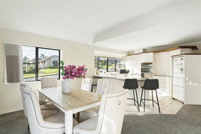 Photo of property in 19 Manara Place, The Gardens, Auckland, 2105