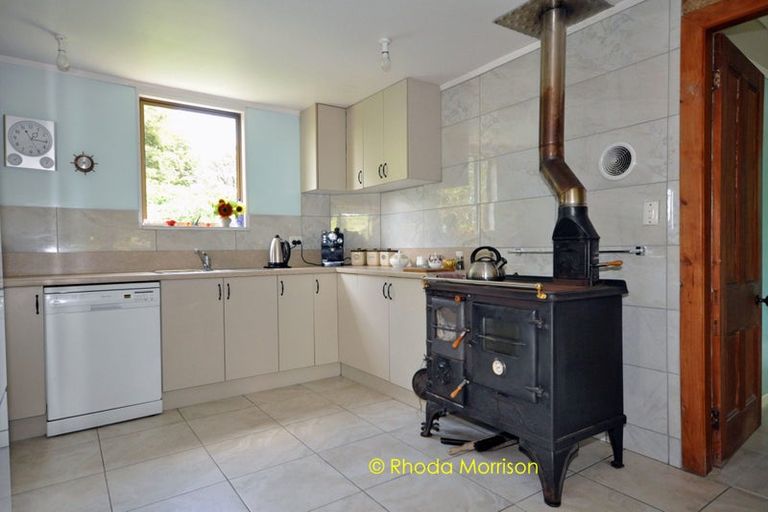 Photo of property in 330 Franklin Road, Paparoa, 0571