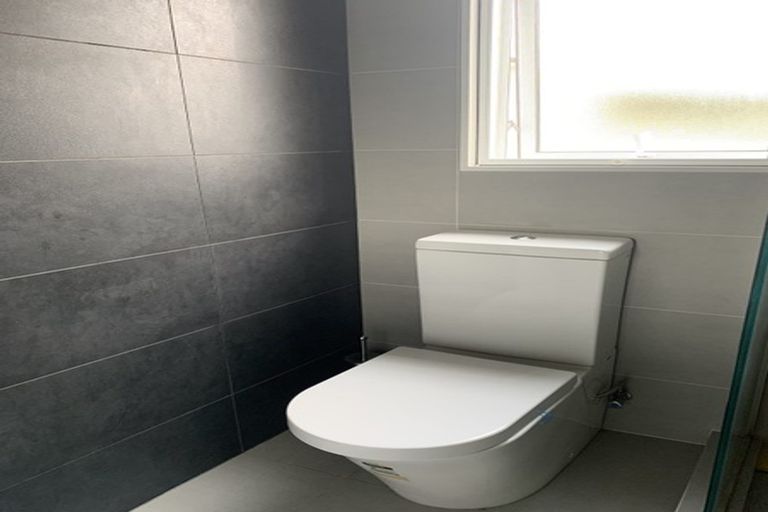 Photo of property in 73 Tamahere Drive, Glenfield, Auckland, 0629