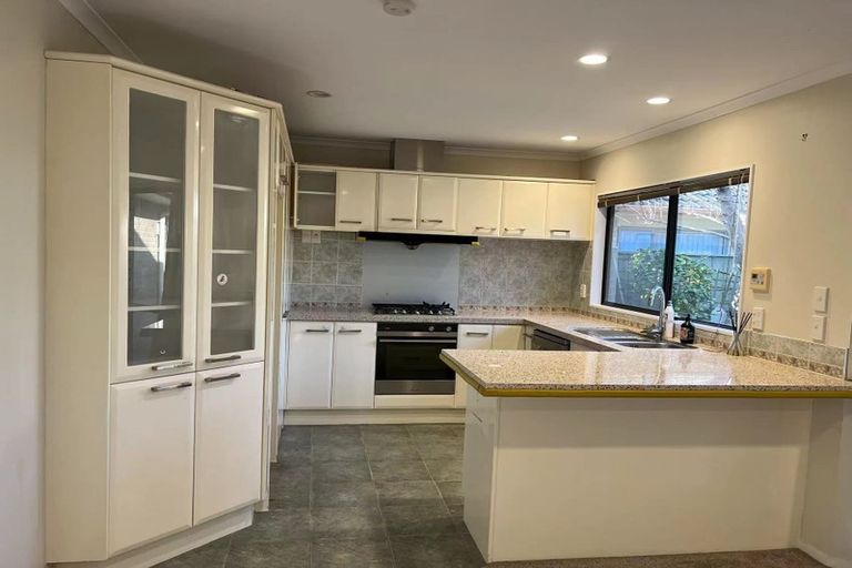 Photo of property in 16 Middlefield Drive, East Tamaki Heights, Auckland, 2016