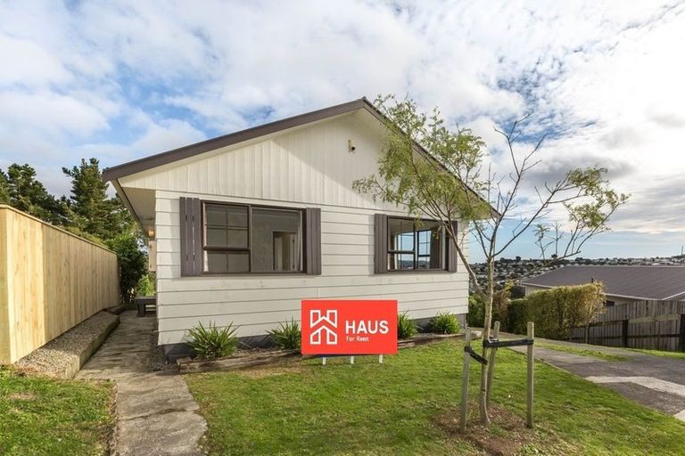 Photo of property in 25 Staysail Place, Whitby, Porirua, 5024