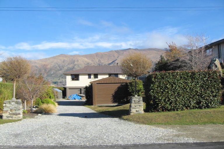 Photo of property in 10 Matai Road, Wanaka, 9305