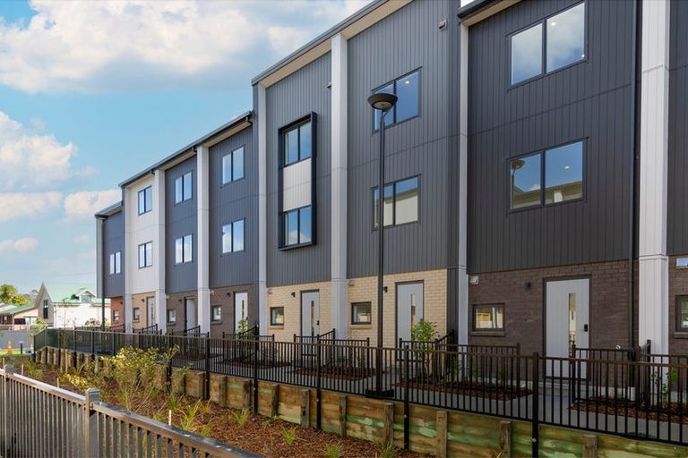 Photo of property in 8/25 Jabuka Street, Glen Eden, 0602