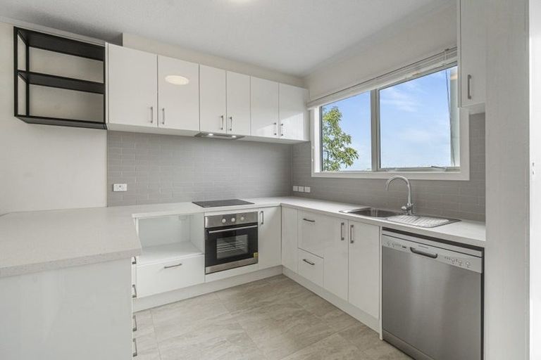 Photo of property in 86 Sylvan Avenue, Northcote, Auckland, 0627