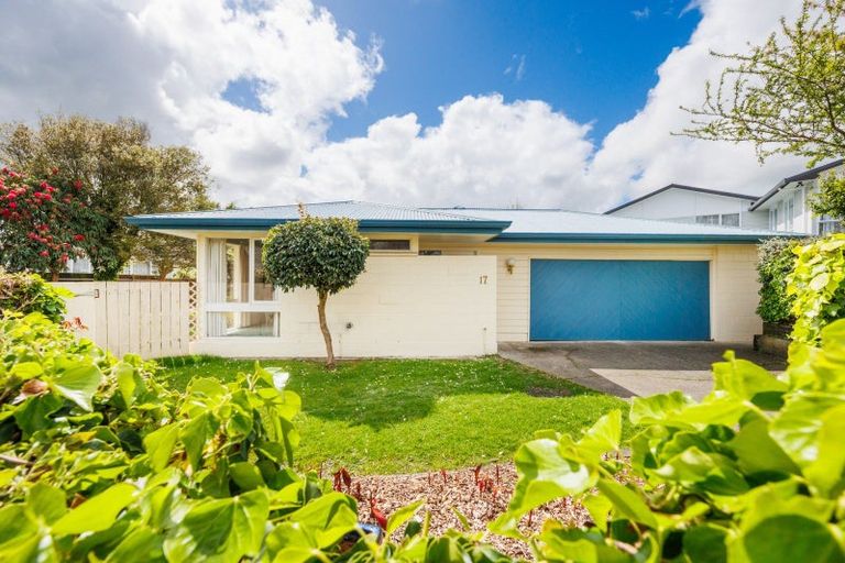 Photo of property in 17 Chilton Grove, Hokowhitu, Palmerston North, 4410