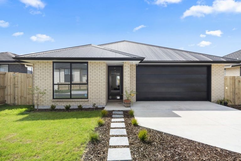 Photo of property in 29 Pouate Way, Waiuku, 2123