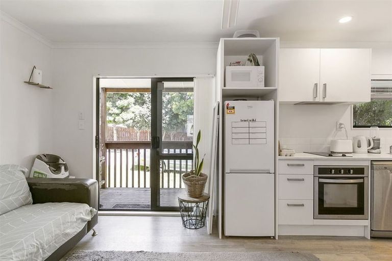 Photo of property in 7 Minaret Drive, Bucklands Beach, Auckland, 2014