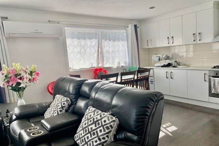 Photo of property in 15 Ware Place, Pakuranga Heights, Auckland, 2010