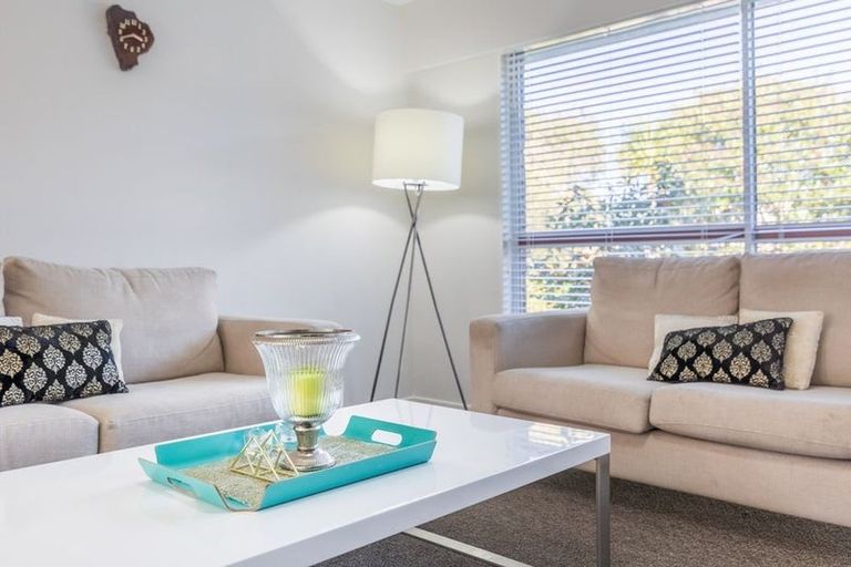 Photo of property in 2/18 Kashmir Road, Glen Eden, Auckland, 0602